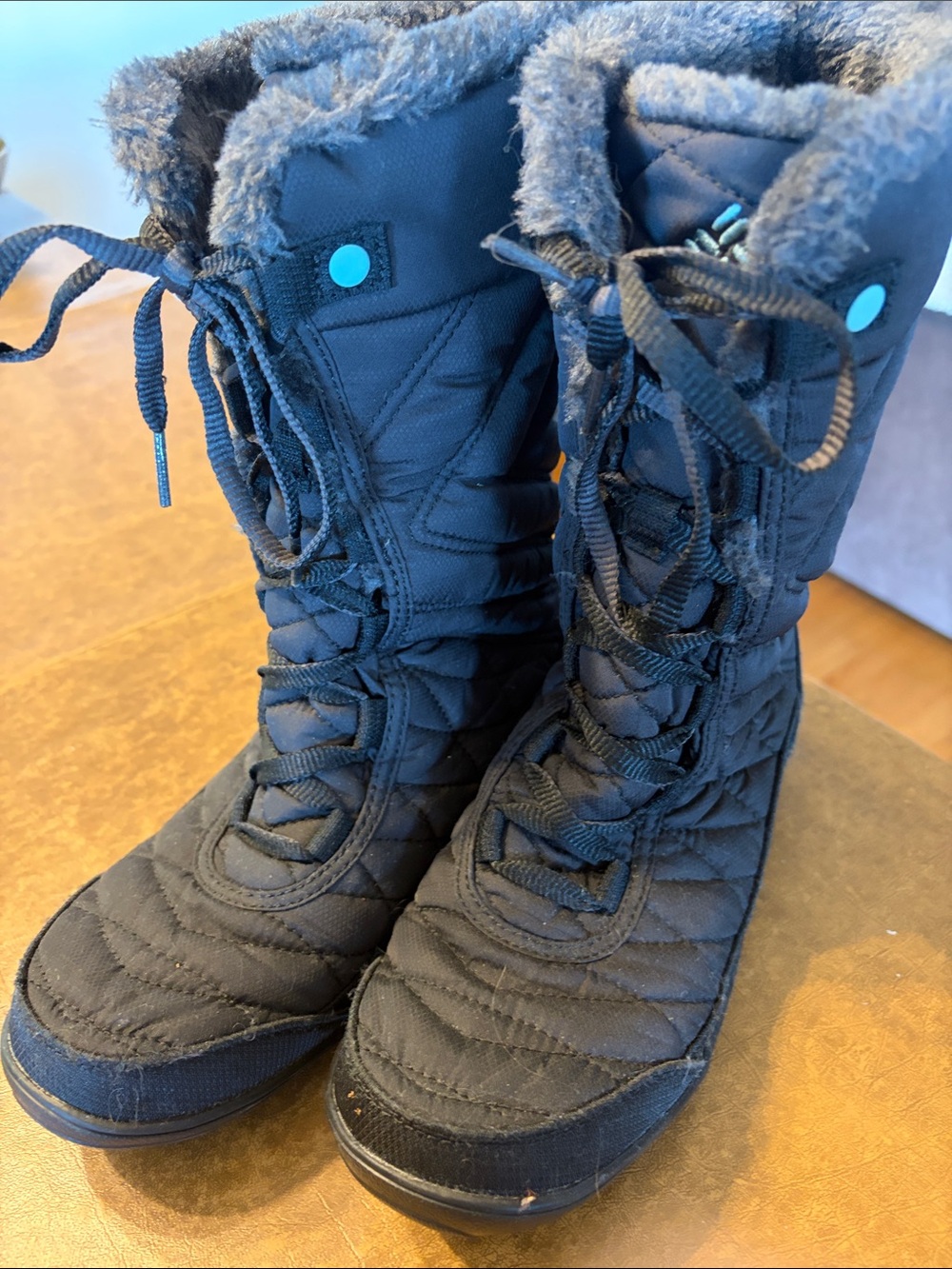 Columbia Black Lace-Up Quilted Winter Boots with Faux Fur Collar